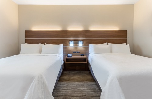 Kearney Hotel | Holiday Inn Express & Suites Kearney by IHG