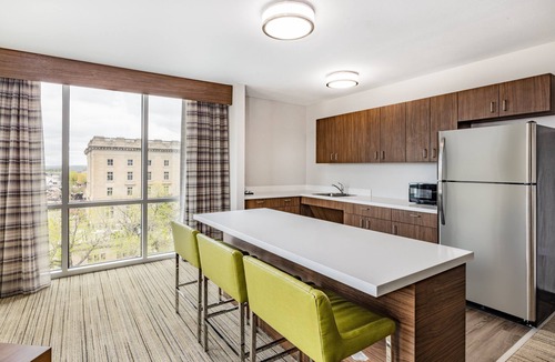Downtown Lincoln Hotel | Holiday Inn Express & Suites Lincoln Downtown by IHG