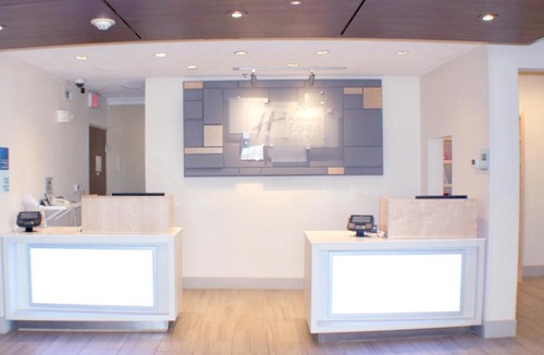 Plainview Hotel | Holiday Inn Express & Suites Plainview by IHG
