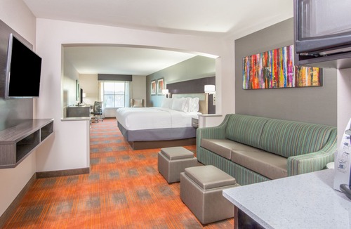 Shawnee Hotel | Holiday Inn Express & Suites Shawnee-Kansas City West by IHG