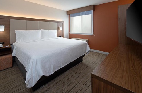 SeaTac Hotel | Holiday Inn Express & Suites Seattle-Sea-Tac Airport by IHG