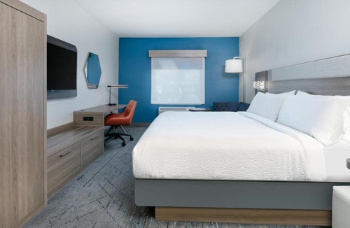 Park Central Hotel | Holiday Inn Express & Suites DALLAS PARK CENTRAL NORTHEAST by IHG