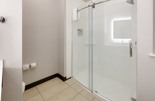 Denton Hotel | Holiday Inn Express & Suites Denton North by IHG