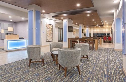 Lincoln Hotel | Holiday Inn Express & Suites Lincoln I - 80 by IHG