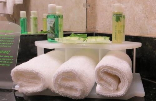 Highlands Hotel | Holiday Inn Express & Suites Lincoln Airport by IHG