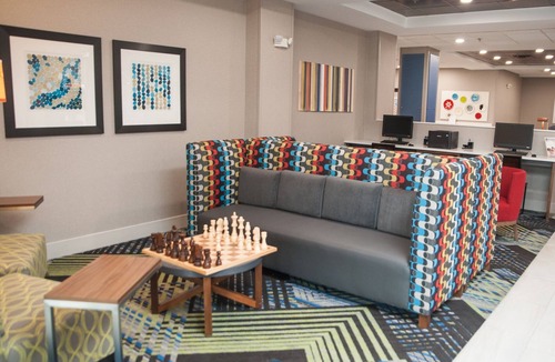 Norfolk Hotel | Holiday Inn Express & Suites Norfolk by IHG