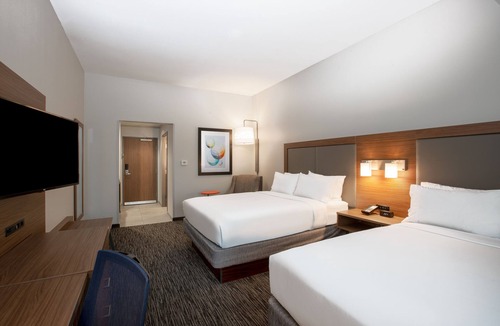 Norfolk Hotel | Holiday Inn Express & Suites Norfolk by IHG