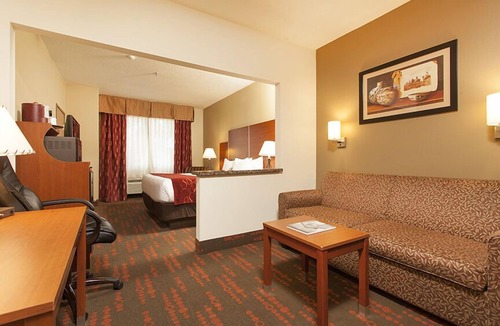 Southside Hotel | Holiday Inn Express & Suites Santa Fe by IHG