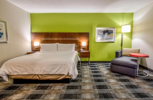 Farmers Branch Hotel | Holiday Inn Express & Suites Dallas NW - Farmers Branch by IHG