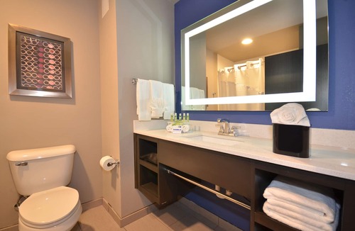 South Oklahoma City Hotel | Holiday Inn Express & Suites Oklahoma City Mid - Arpt Area by IHG