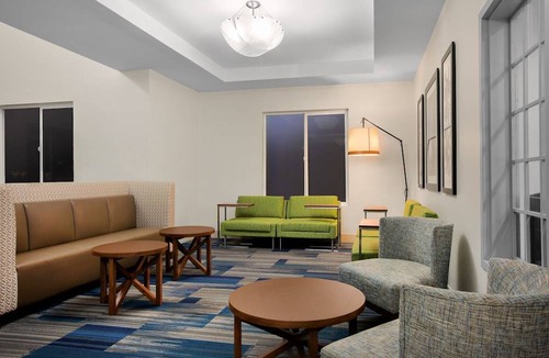 Ontario Hotel | Holiday Inn Express Hotel & Suites Ontario, an IHG Hotel