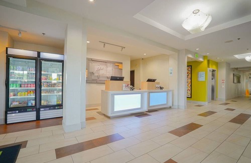 Ontario Hotel | Holiday Inn Express Hotel & Suites Ontario, an IHG Hotel
