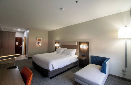 Sulphur Springs Hotel | Holiday Inn Express and Suites Sulphur Springs by IHG