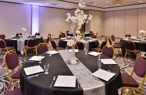 Waldron Hotel | Holiday Inn Kansas City Airport by IHG