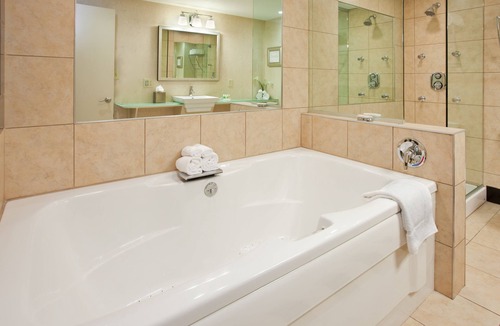 Manhattan Hotel | Holiday Inn Manhattan at the Campus by IHG
