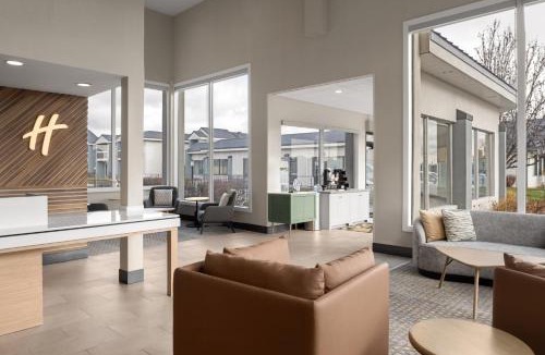 Ontario Hotel | Holiday Inn Ontario by IHG