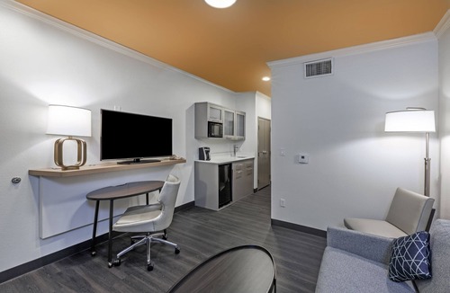 McKinney Hotel | Holiday Inn & Suites McKinney - N Allen by IHG