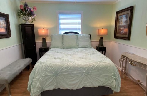 Bowie House | Holliday Hideaway