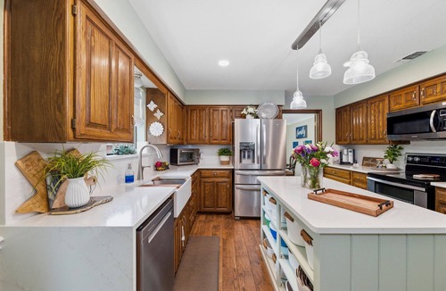 Southwest Arlington House | Home away from Home, 2 master suites, pool, Family Friendly