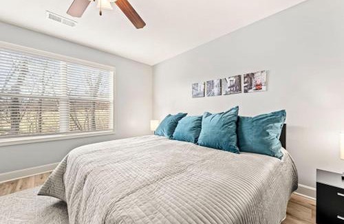 Tracy House | Home Away from Home 2 Close to KCI Airport, Weston