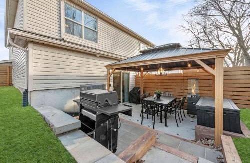 Tracy House | Home Away from Home 2 Close to KCI Airport, Weston