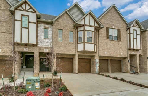 Lewisville House | Home away from home