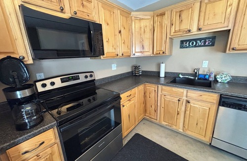 Mystic House | Home w/Pool on Lake Rathbun – less than 1 Mile to Boat Ramp!