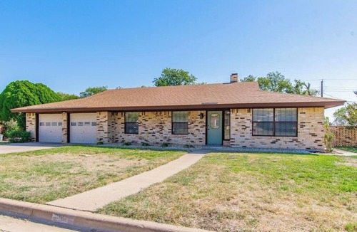Copperas Cove House | Home with a pool & a great view
