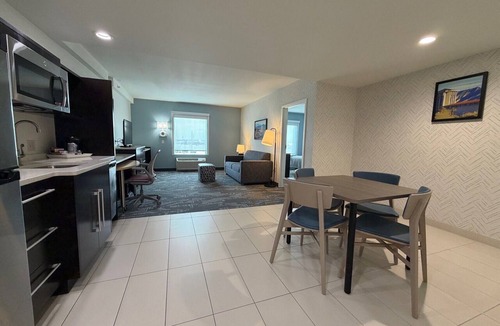 Biggs Field Hotel | Home2 Suites by Hilton El Paso Airport, TX