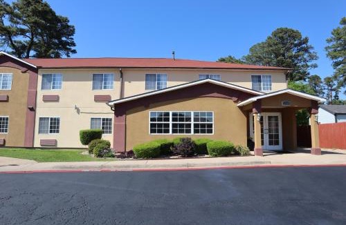 Longview Hotel | HomeTown Inn & Suites