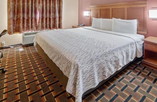 Longview Hotel | HomeTown Inn & Suites