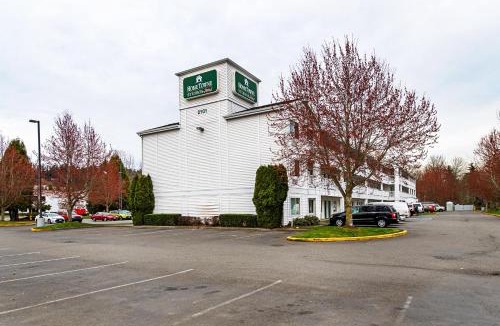 Puyallup Hotel | HomeTowne Studios by Red Roof Tacoma - Puyallup