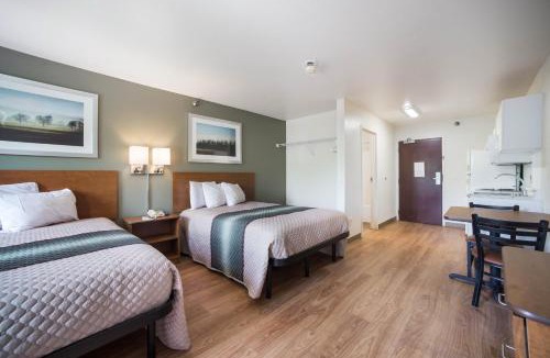 Airport Township Hotel | HomeTowne Studios by Red Roof St. Louis - Airport/N Lindbergh