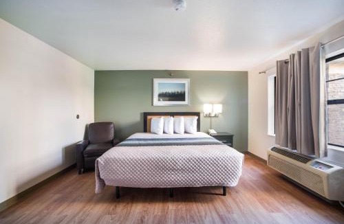 Airport Township Hotel | HomeTowne Studios by Red Roof St. Louis - Airport/N Lindbergh