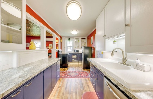 Highland Cottage | Homey Cottage with Sunroom & Smart TV!
