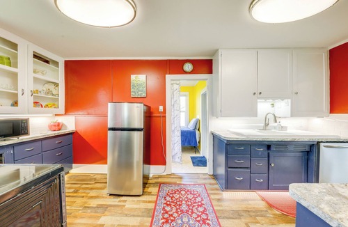 Highland Cottage | Homey Cottage with Sunroom & Smart TV!