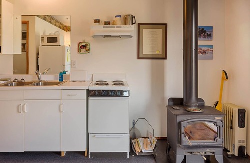 Oroville Cabin | Homey Homestead Cabin at Eden Valley Guest Ranch