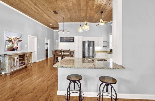 Hondo House | Hondo Haus | 2 King Suites Dog-Friendly Fenced Yard