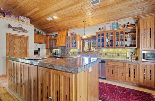 Red River Apartment | "Honey Haven Mountainside" Luxury Loft-Sleeps 6-In Town-Pet Friendly
