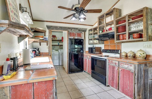 Tarpley Cabin | Horse Friendly! Hill Country Retreat w/Views