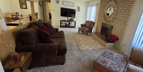 Taylor Ranch House | Hot Air Balloon Haven, King Bed, Office, Foosball, Basketball