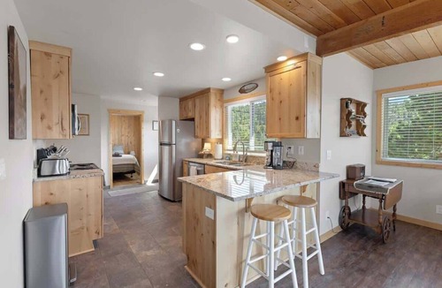 Coal Creek Cabin | Hot tub and seclusion at Stone Cliff Cabin!