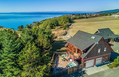 Friday Harbor House | Hot Tub! Beautiful Water View Home! (WVP)