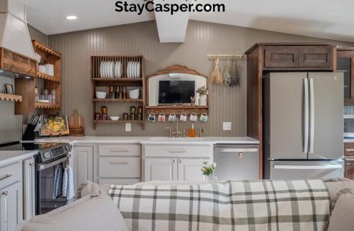Red Butte House | Hot Tub Big Views Private Lot RV Parking Casper
