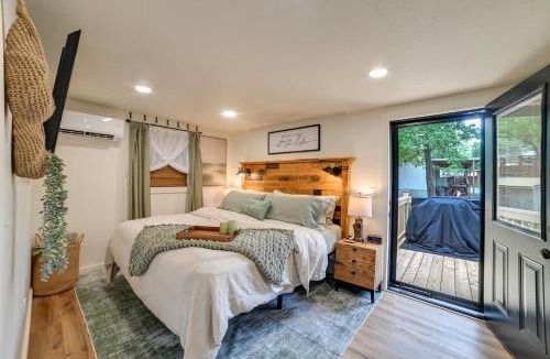 Springville House | Hot Tub, Deck! Tiny Home Retreat By Kentucky Lake