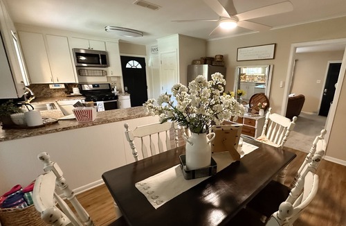 Harrison County House | Hot Tub! - Eagle Creek Cottage - Near ETBU, Lake O' Pines, Jefferson & Longview!