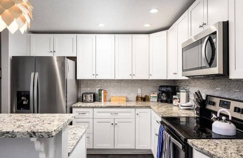 South Westminster House | Hot Tub, Entertainers Lounge, 6 bedrooms - Denver's Beer Inspired BnB