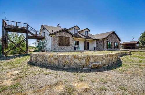 Palo Pinto County House | Hot Tub + Fire Pit: Possum Kingdom Lake Retreat!
