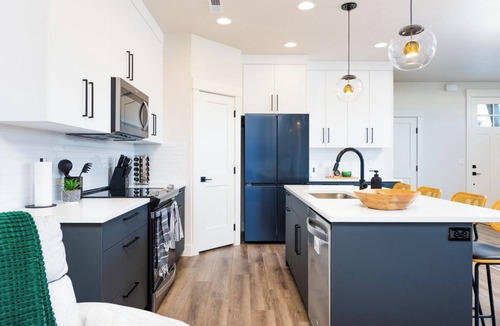 Cascade House | Hot Tub + Fireplace Near Tamarack | Sleeps 9