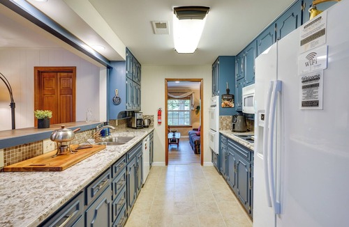 North Richland Hills House | Hot Tub & Game Room! Home 15 Mi to AT&T Stadium